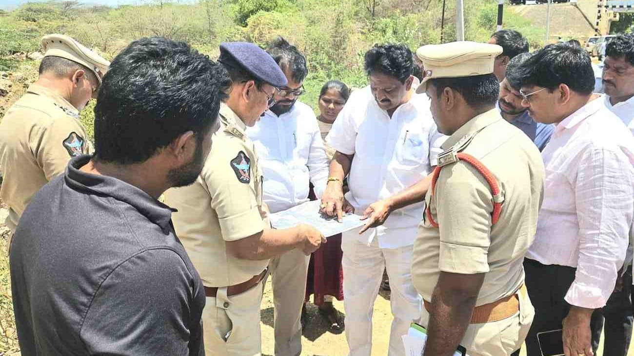 మంగంపేటలో సీఎం సభకు ముమ్మర ఏర్పాట్లు..