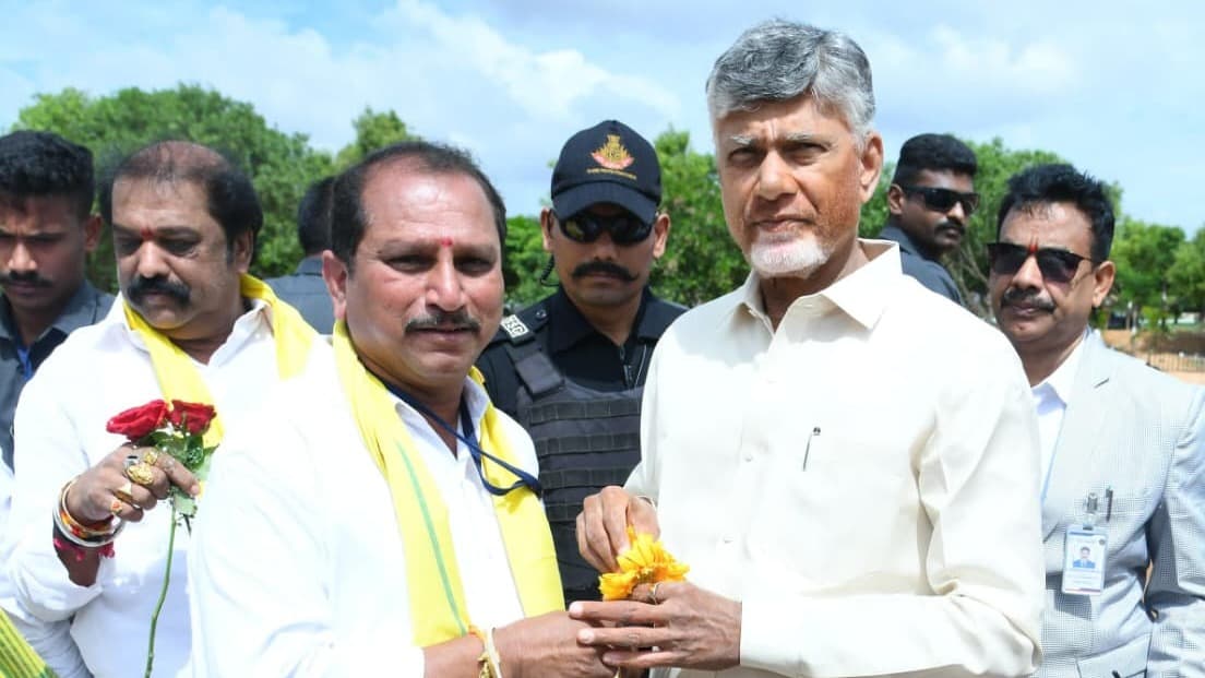 తుంగభద్ర గేట్ల ప్రారంభం చారిత్రాత్మకం: ఎమ్మెల్యే దగ్గుపాటి ప్రసాద్