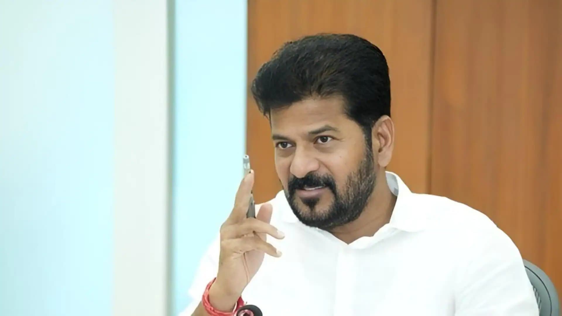 ఉద్యోగుల బీమా భద్రతకు తెలంగాణ సర్కార్ కీలక నిర్ణయం