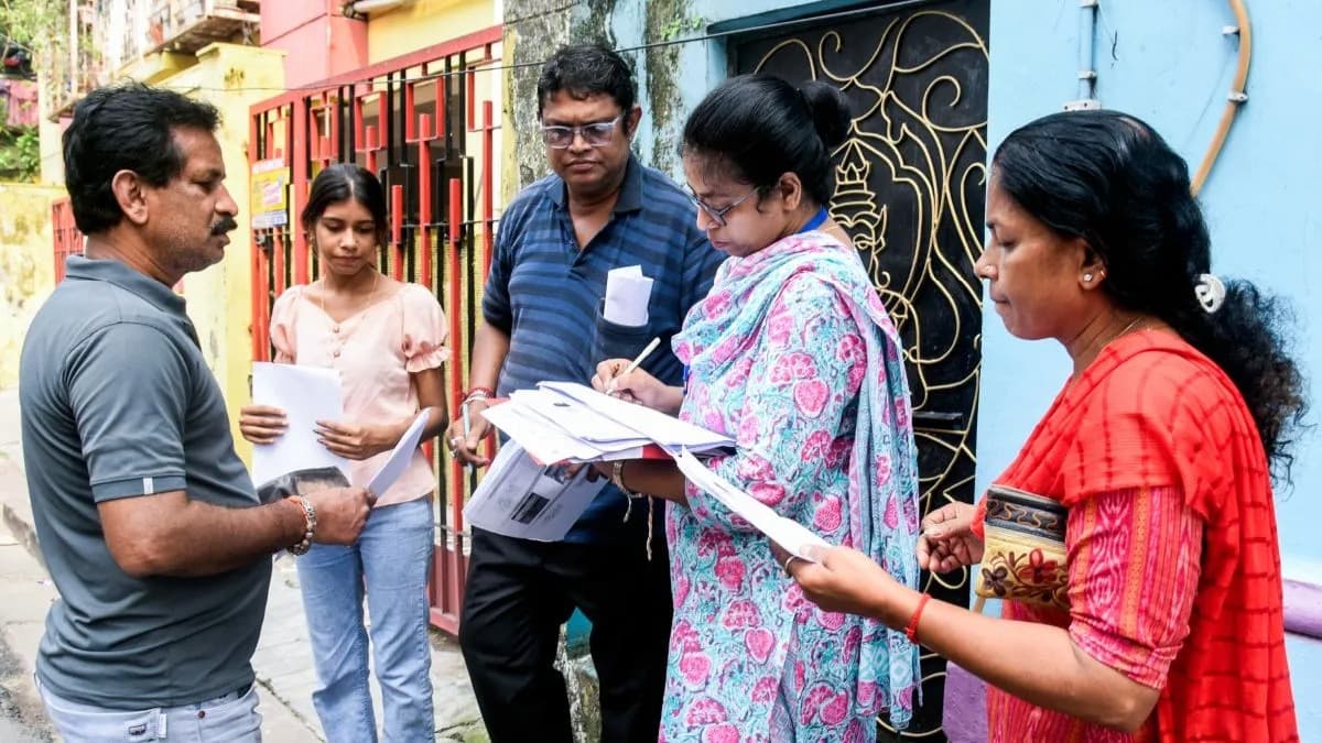 ఎస్‌ఐఆర్‌ పరిశీలనకు ఇంట్లో లేకపోతే ఏం జరుగుతుంది?