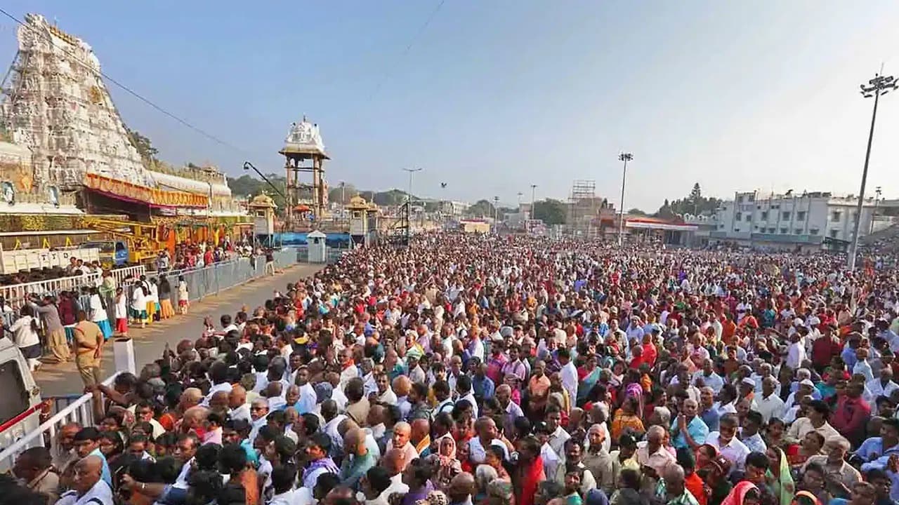 టోకెన్లు లేని భక్తులకు శ్రీవారి సర్వదర్శనానికి 18 గంటల సమయం..!