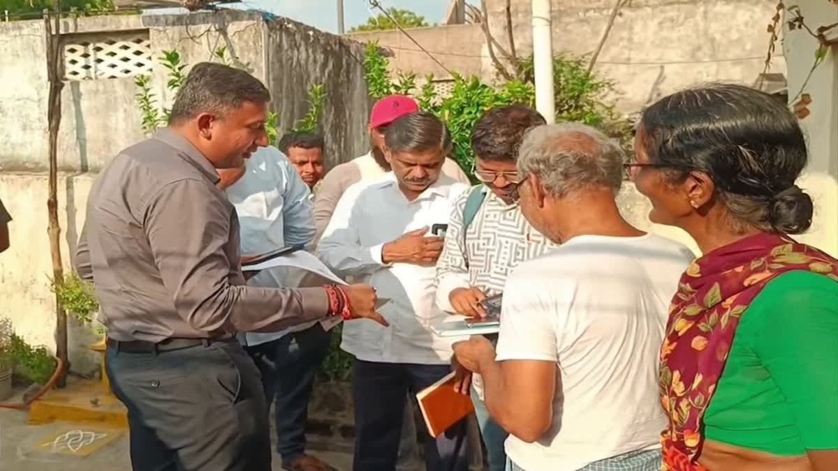 ఒక్కరికి రెండేసి ఓట్లు.. సర్ సర్వేకు సరిహద్దు గ్రామాల సవాల్