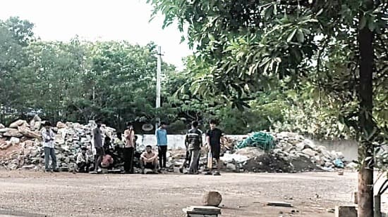 హుస్సేన్‌సాగర్ తీరంలో కోట్ల విలువైన భూములపై కన్ను