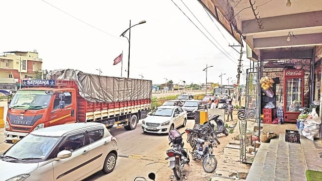 జాతీయ రహదారి-44పై ప్రమాదాల ముప్పు.. ప్రయాణికుల ఆందోళన