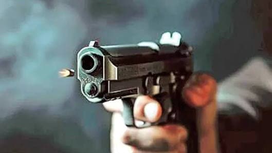 ఓఆర్‌ఆర్‌పై కాల్పుల కలకలం.. దొంగకు గాయాలు