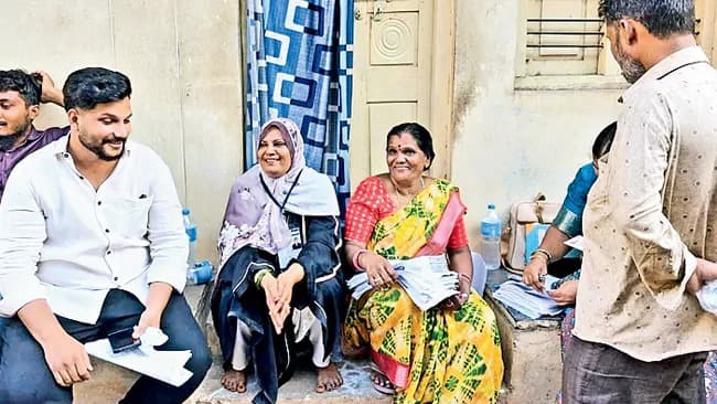ఓటరు సర్వేలో గందరగోళం.. రాజకీయ పార్టీల చేతుల్లో పత్రాలు