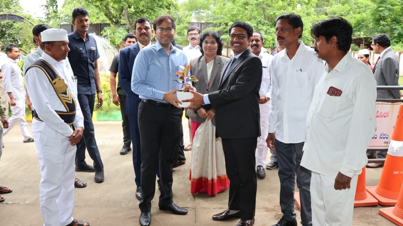 జస్టిస్ శ్రీనివాస్ రావుకు జిల్లా స్వాగతం