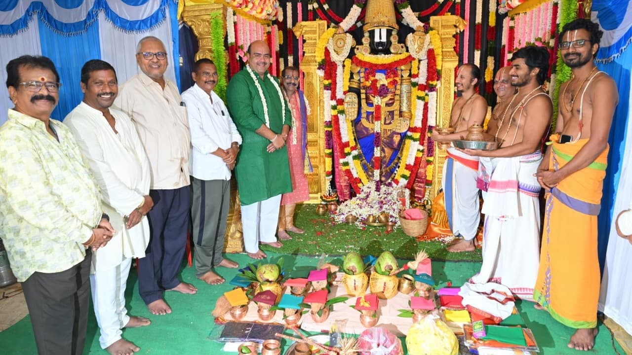 బొబ్బిలి కంటి ఆసుపత్రి భవనంలో ఆధ్యాత్మిక పూజలు