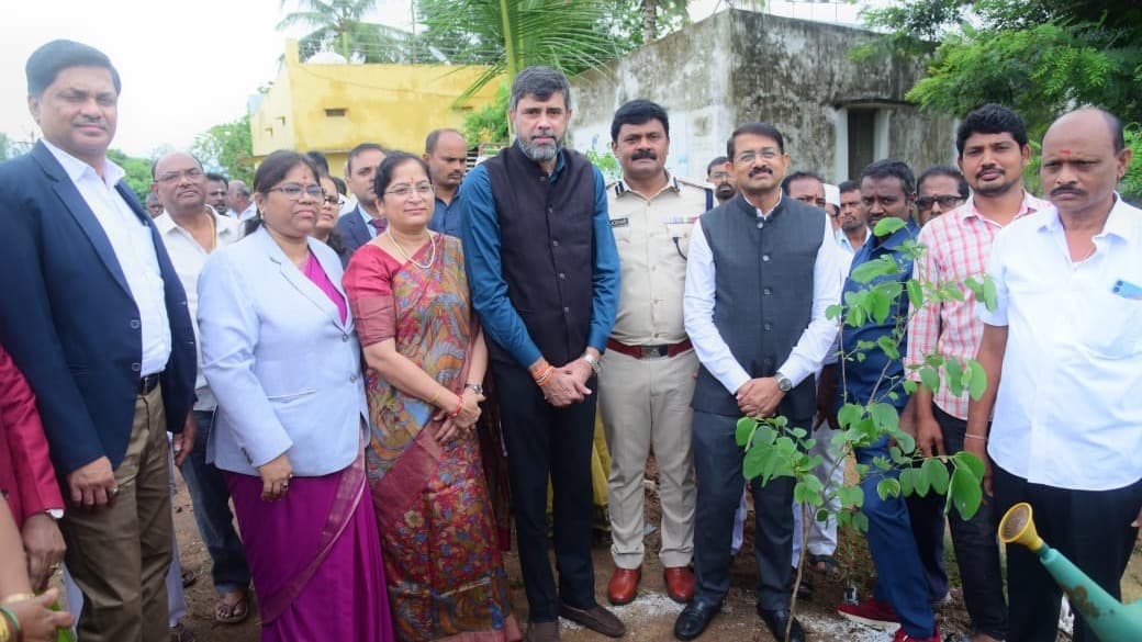 భైరిపురంలో పర్యావరణ సందేశం ఇచ్చిన జస్టిస్ చీమలపాటి రవి