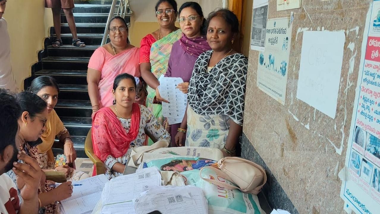 అగనంపూడిలో సర్ ఓటరు సవరణ కార్యక్రమం పరిశీలన