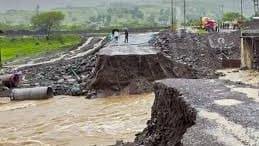 ముంబై నుంచి దేశవ్యాప్తంగా వర్ష బీభత్సం.. వరదలు, కొండచరియలతో అలర్ట్