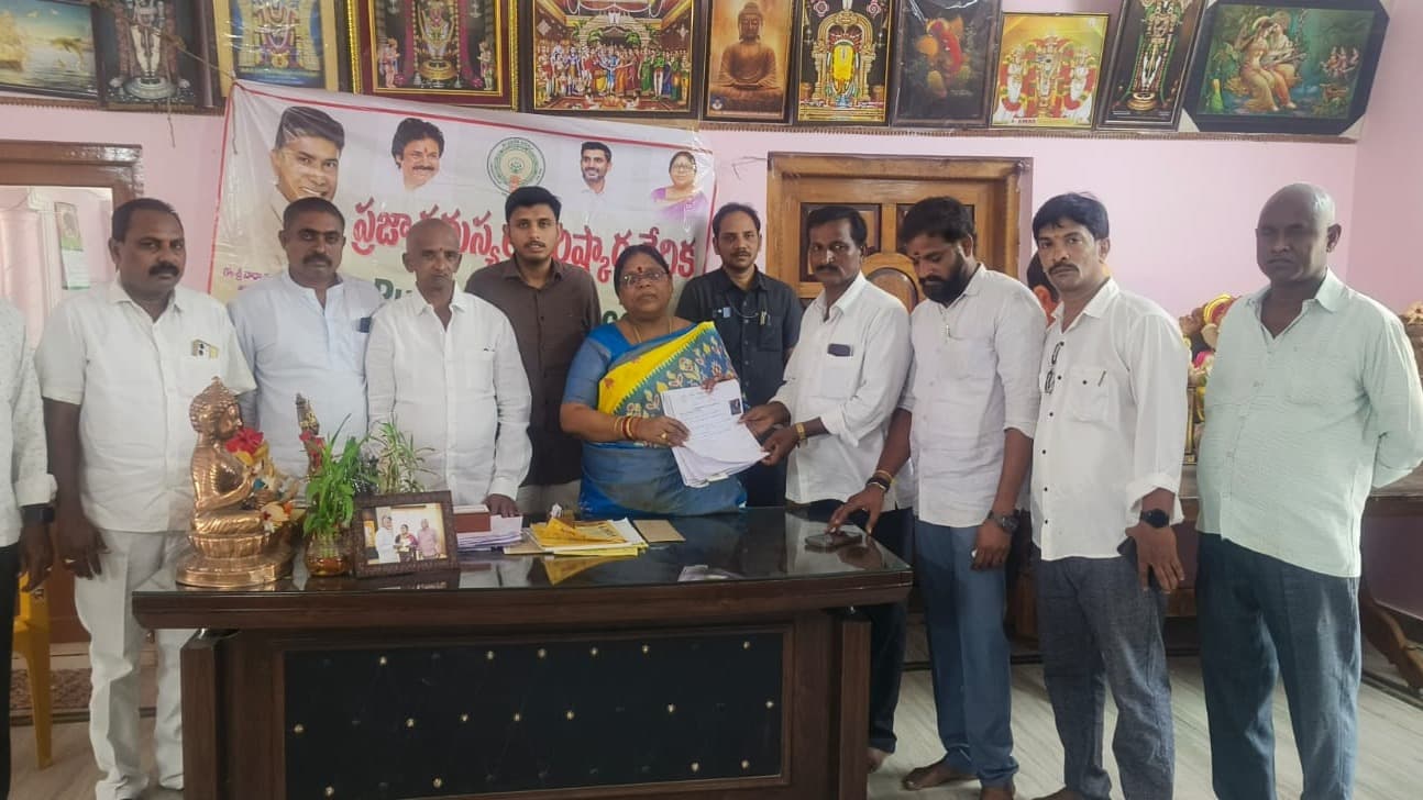 ప్రజా దర్బార్‌లో 24 వినతులు స్వీకరించిన ఎమ్మెల్యే కోళ్ల