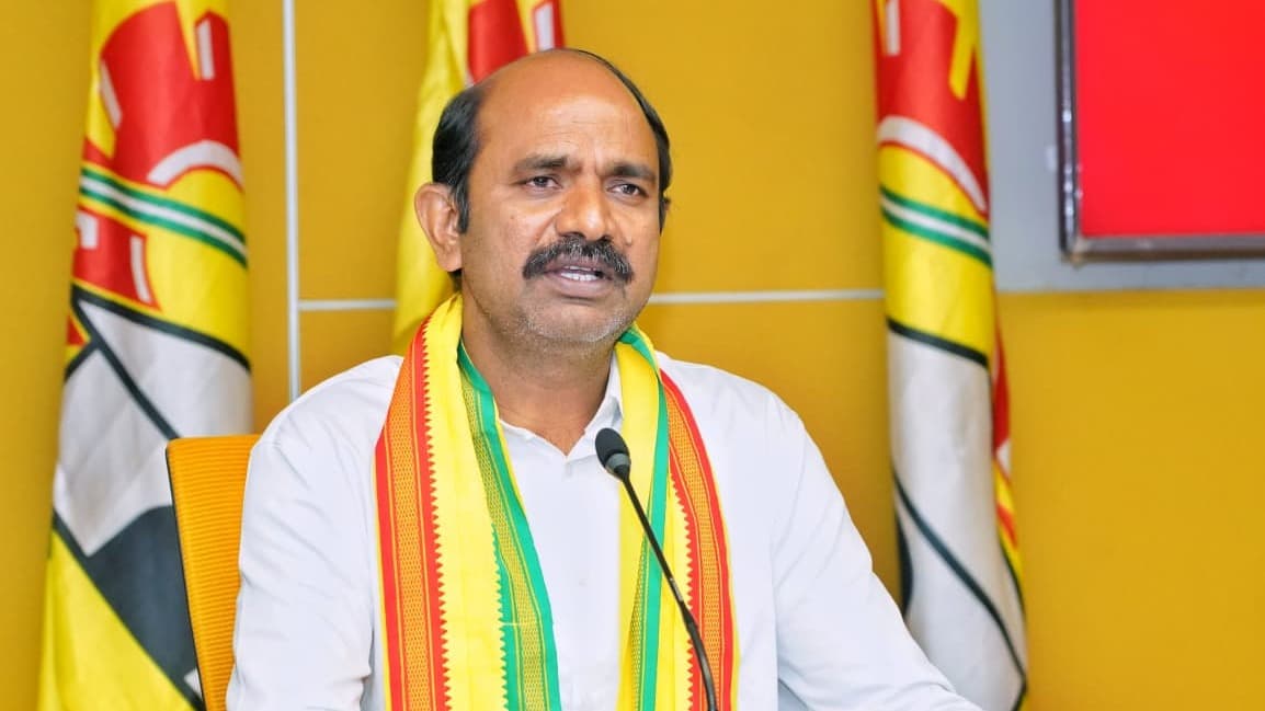 చట్టాల్ని అపహాస్యం చేస్తూ, ప్రశ్న రావణ్‌కు అండగా జగన్: అప్పలనాయుడు