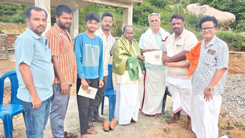 విజయాంద్ర తీర్థుల రథోత్సవానికి గోవింద్ గౌడ్ ఆహ్వానం