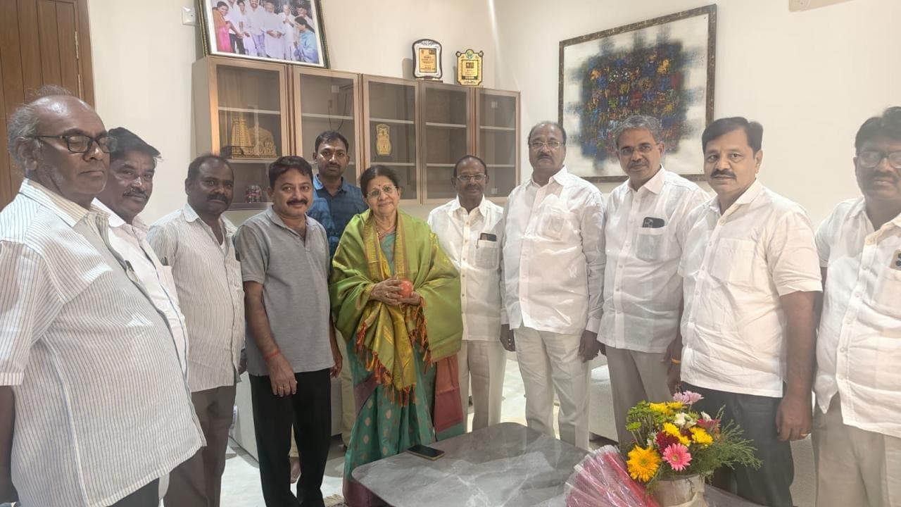 బొజ్జల బృందమ్మకు గాలి మురళినాయుడు శుభాకాంక్షలు