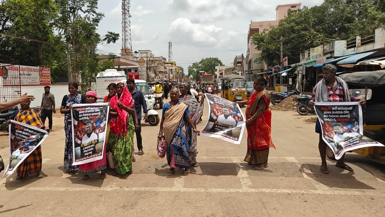 పశువుల రుణాల పేరుతో భారీ మోసం.. రూ.40 లక్షల టోకరా