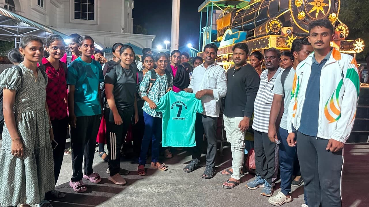 రాష్ట్ర షూటింగ్ బాల్ పోటీలకు కృష్ణా జిల్లా జట్లు సిద్ధం