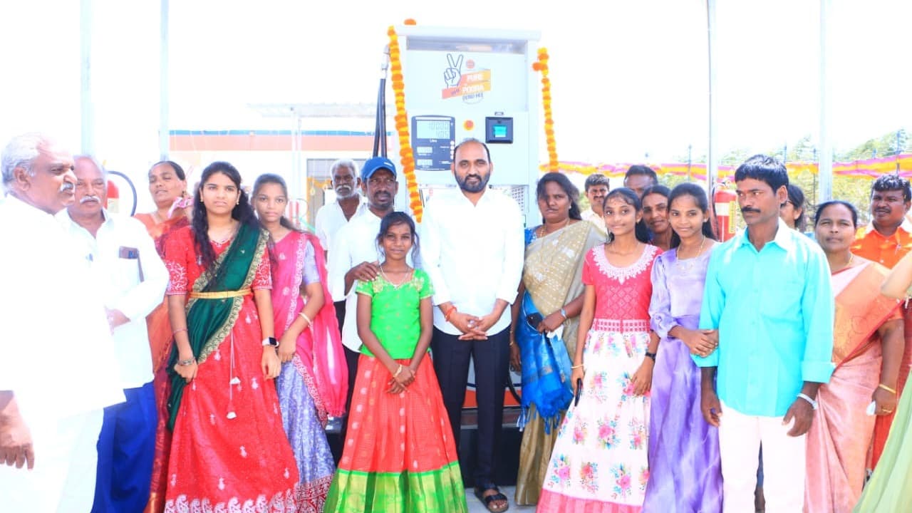 దీప్తి ఆయిల్ ఫిల్లింగ్ స్టేషన్ ప్రారంభించిన ఎమ్మెల్యే సురేష్