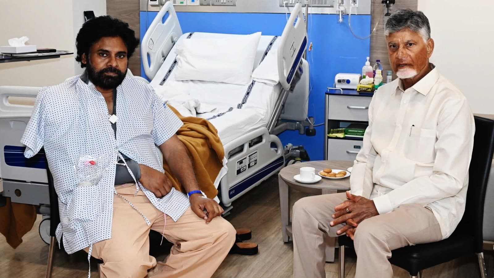 ముంబైలో పవన్ కళ్యాణ్‌ను పరామర్శించిన చంద్రబాబు