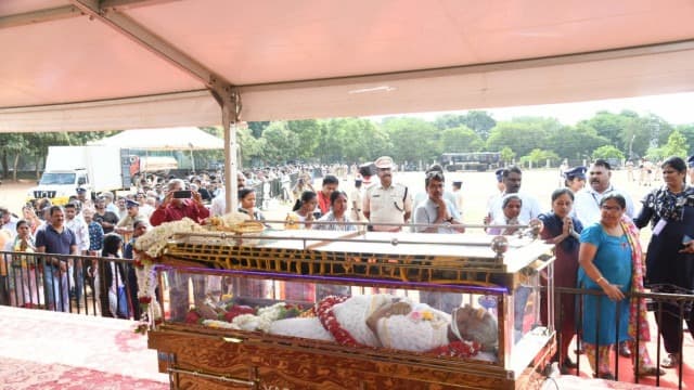 గాయని ఎస్.జానకి అంత్యక్రియలు..!
