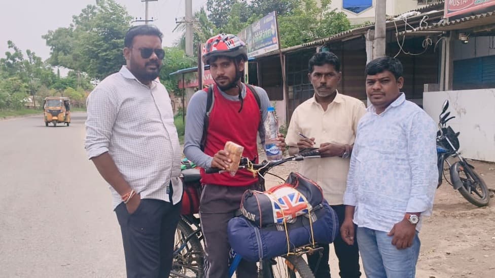 450 కిలోమీటర్ల సైకిల్ యాత్రకు కేశవ గౌడ్ సంఘీభావం