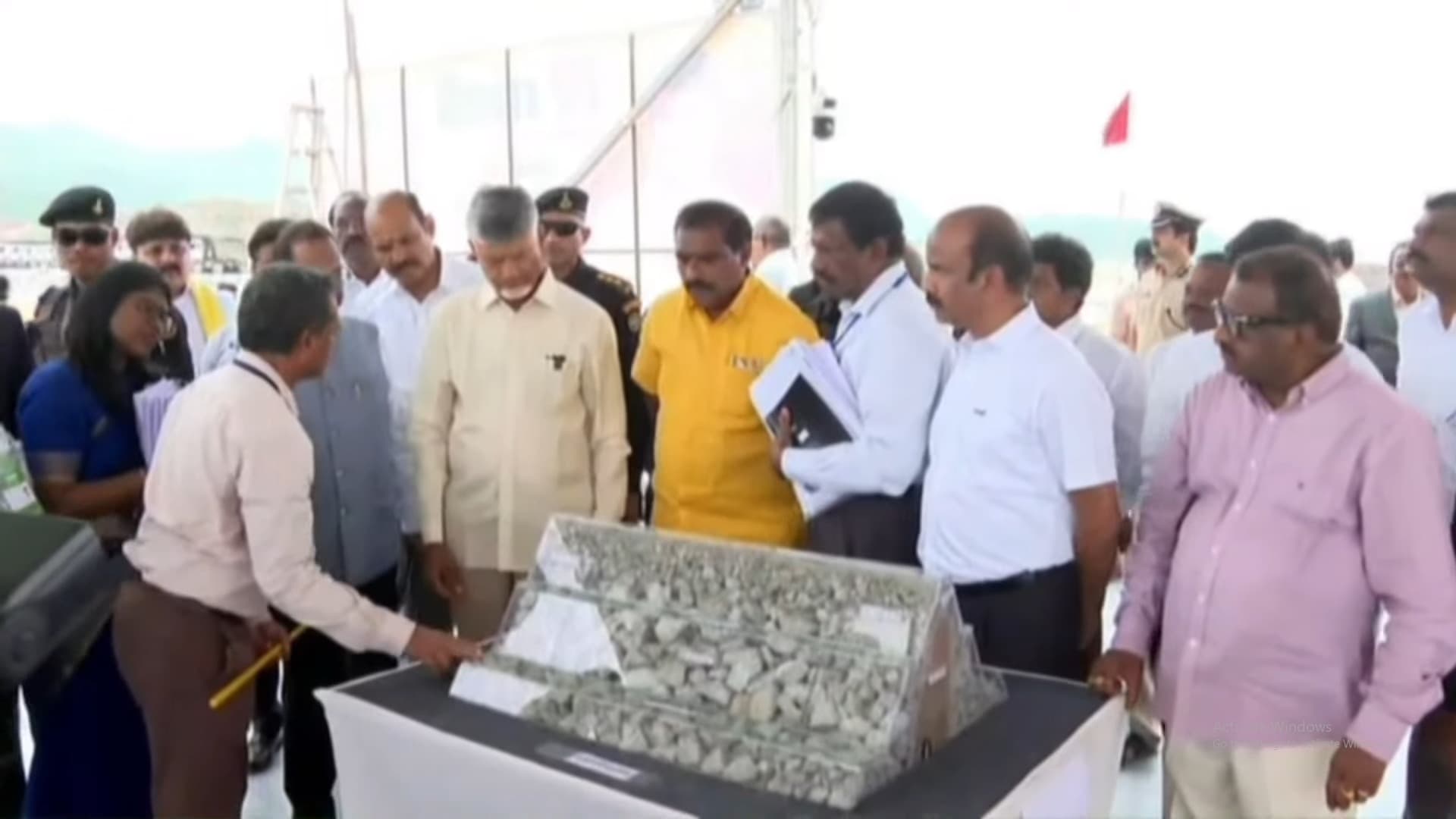 పోలవరం ప్రాజెక్టు వద్దకు చేరుకున్న సీఎం చంద్రబాబు