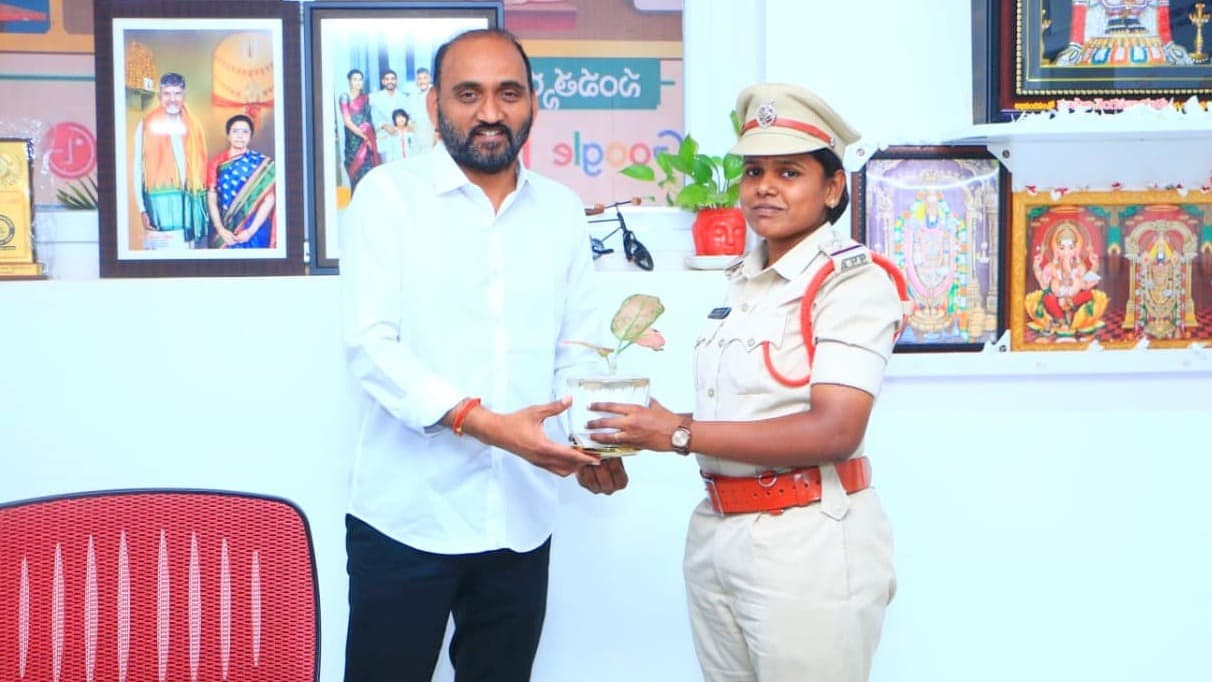 దుత్తలూరు నూతన ఎస్సైకు ఎమ్మెల్యే కాకర్ల సురేష్ సూచనలు