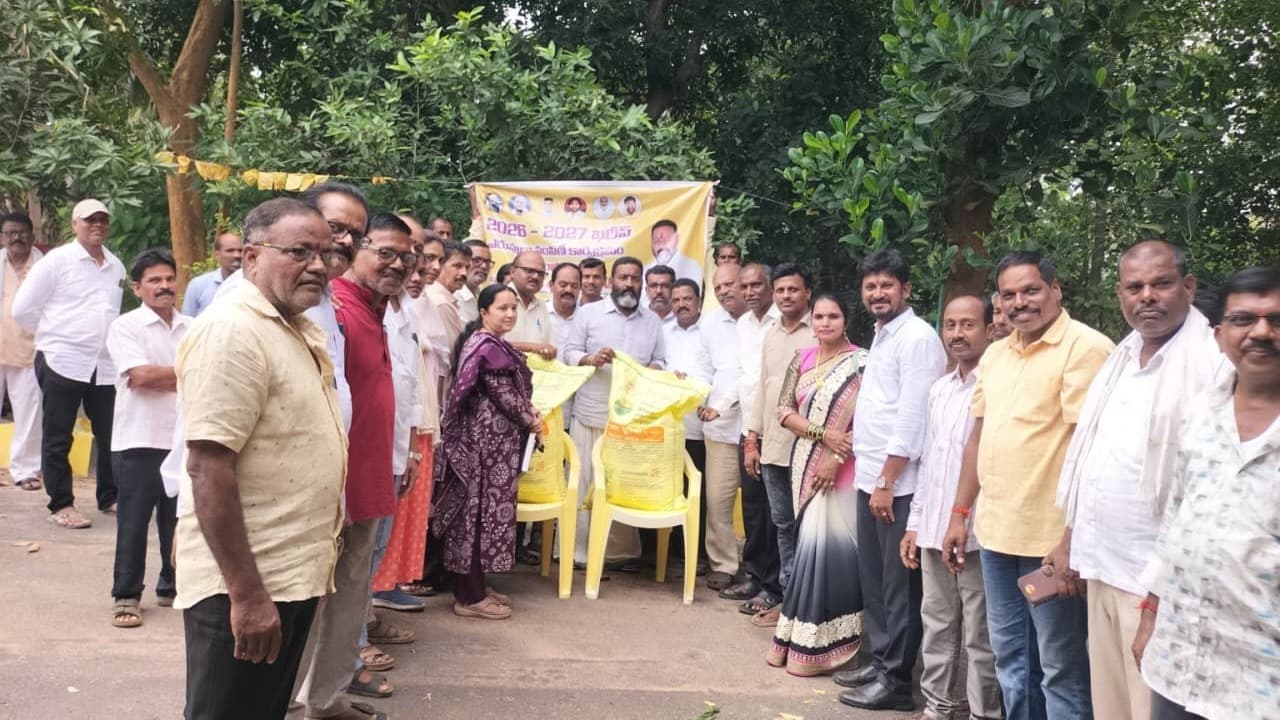 ముఖ్యమంత్రి సహాయనిధి చెక్కు అందజేసిన ఎమ్మెల్యే అశోక్ బాబు