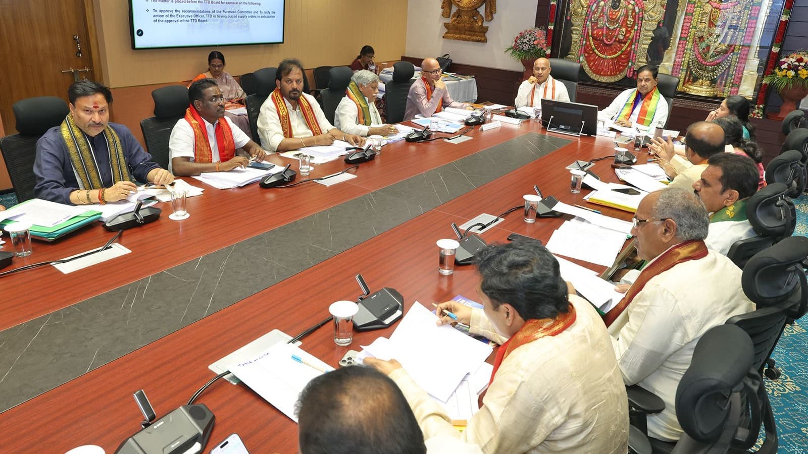 టీటీడీ కీలక నిర్ణయాలు.. భక్తులకు మరిన్ని సౌకర్యాలు