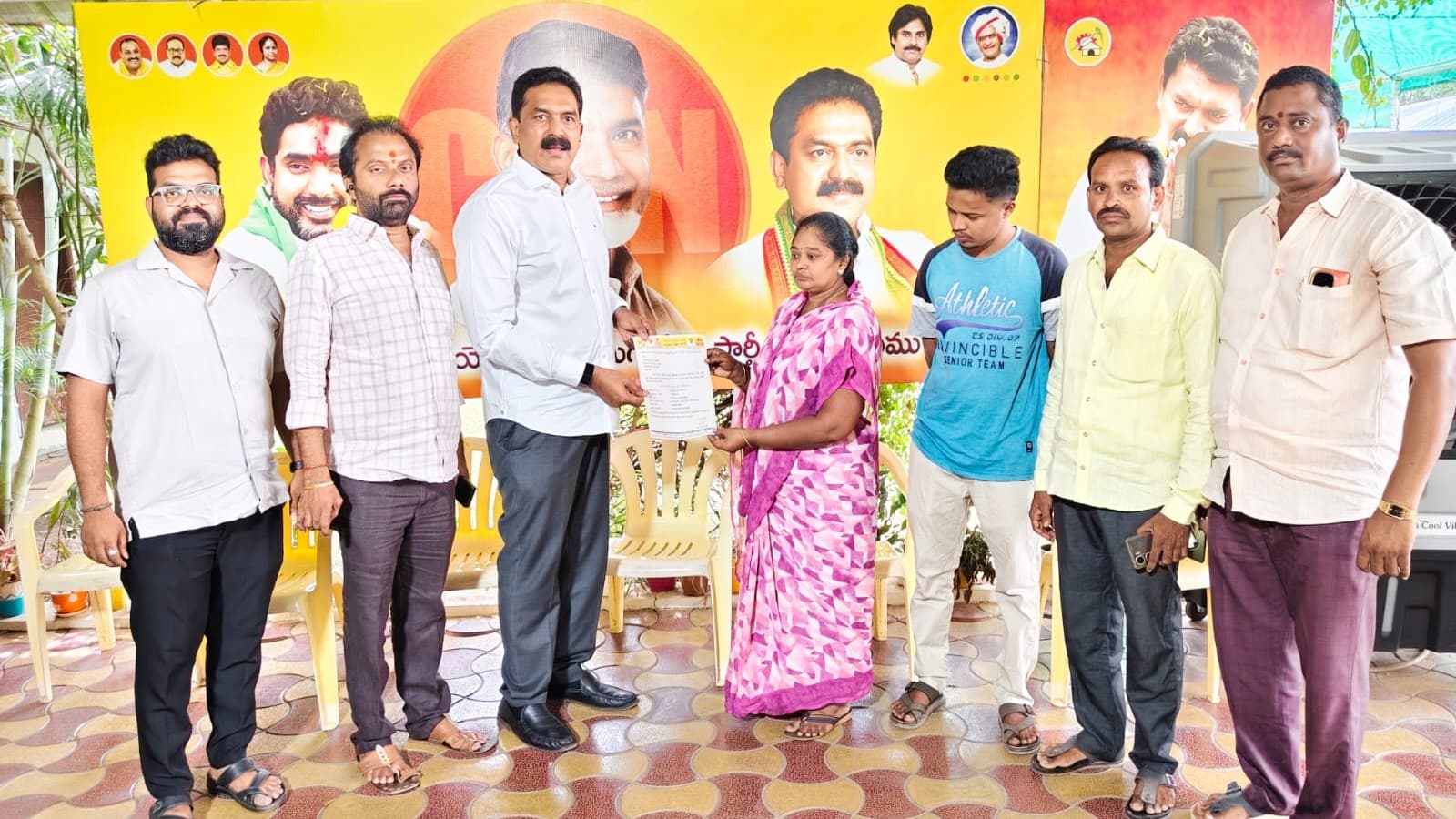 రాంబాబు కుటుంబానికి రూ.5 లక్షల ప్రమాద బీమా భరోసా