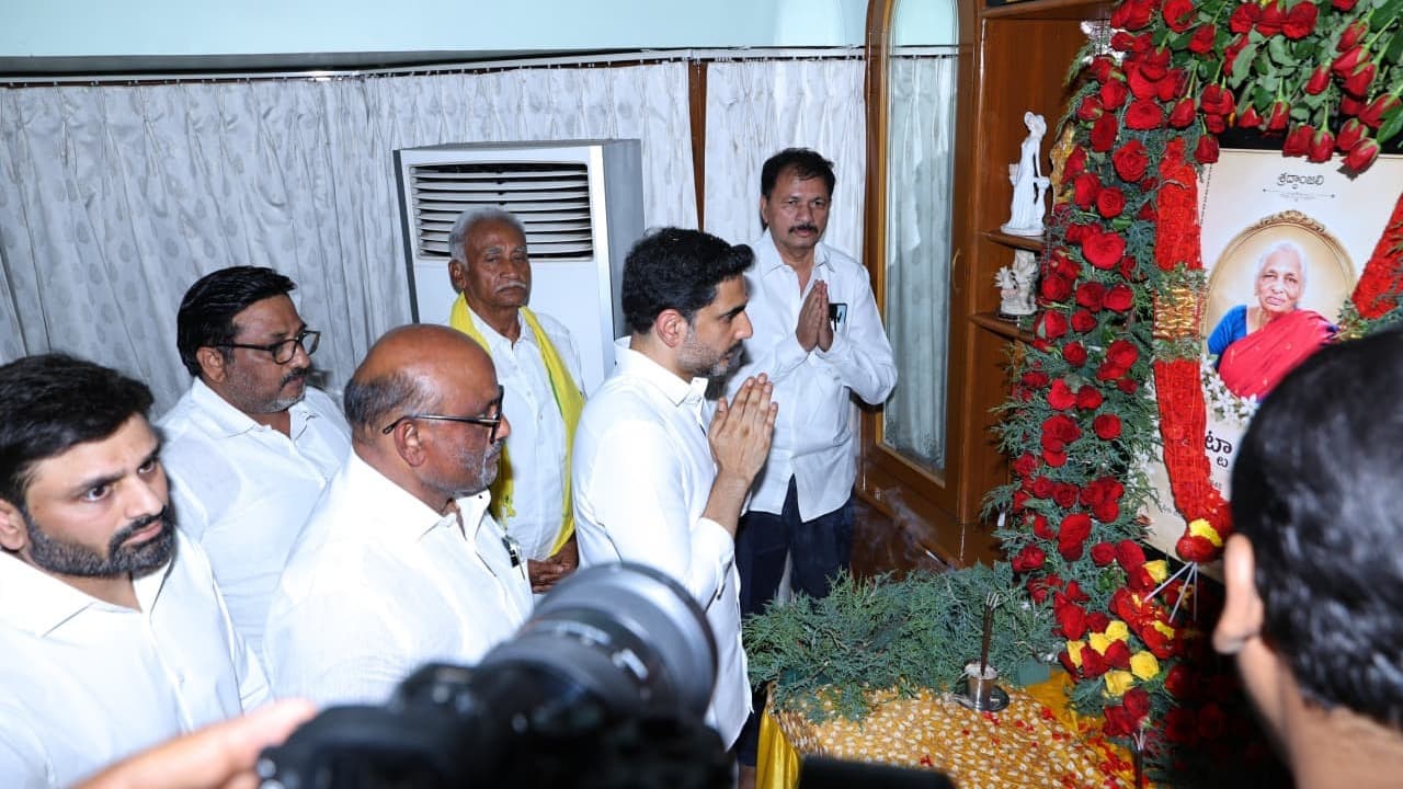 పుట్టా పోలమ్మ కుటుంబాన్ని పరామర్శించిన మంత్రి నారా లోకేష్