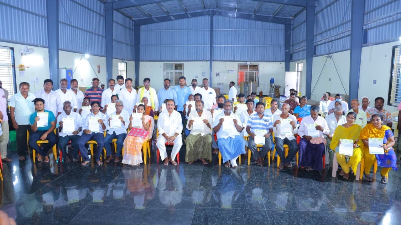 చీరాలలో 42 మందికి రూ.54 లక్షల సీఎం సహాయనిధి పంపిణీ