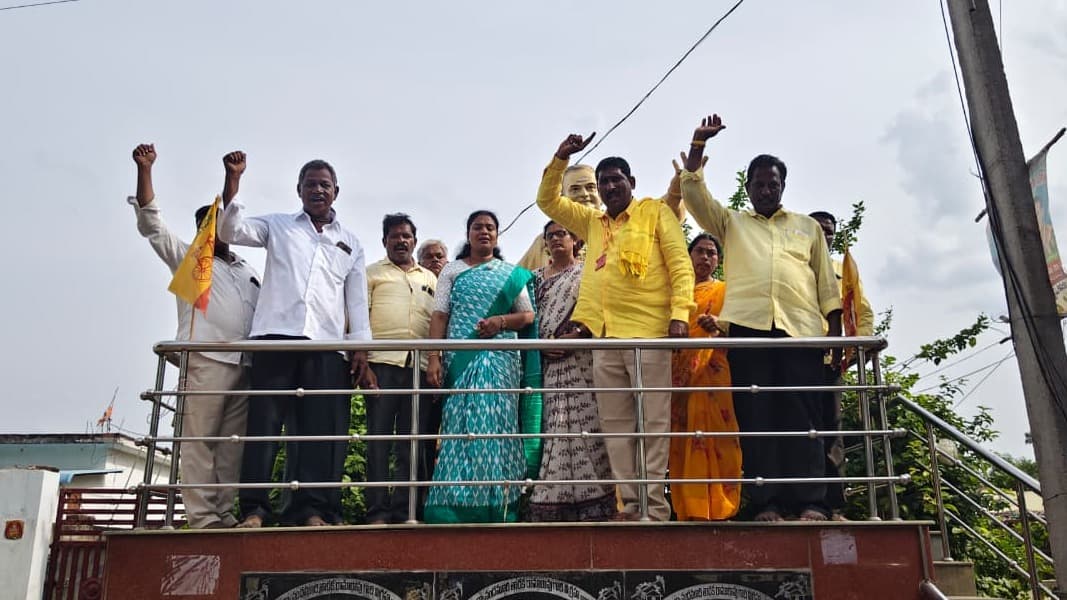 పల్లగిరిలో రూ.నలభై ఏడు లక్షల యాభై వేల సీసీ రోడ్ల ప్రారంభం