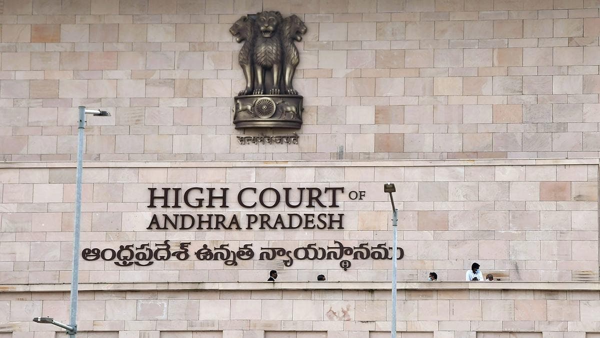 హైకోర్టులో ముగ్గురు ప్రభుత్వ ప్లీడర్ల నియామకం