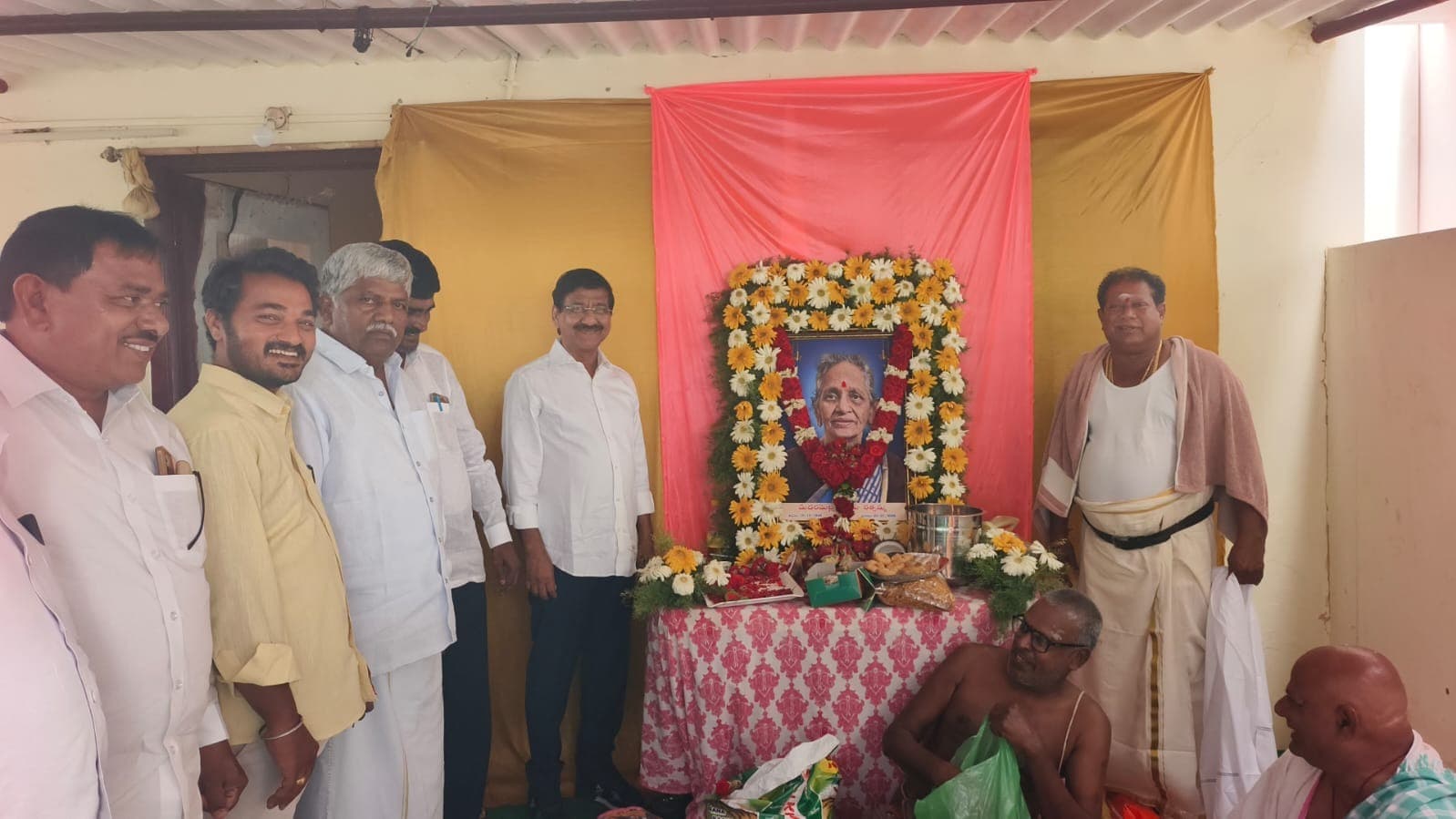 చెంచు రత్నమ్మ దశదినకర్మలో పాల్గొన్న బొల్లినేని