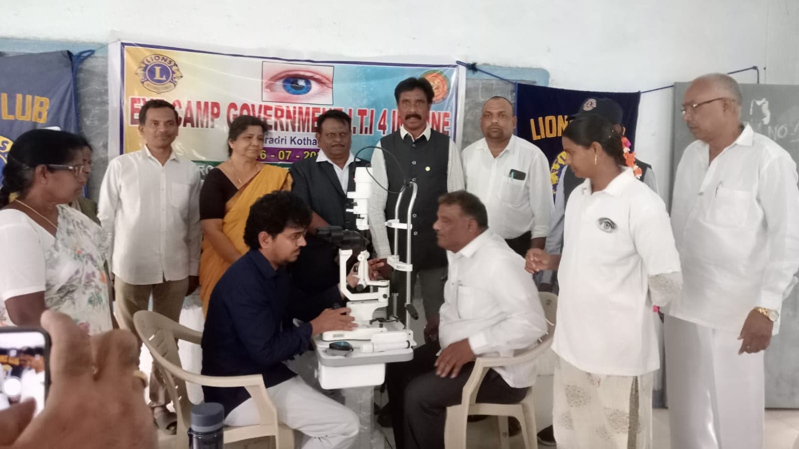 కొత్తగూడెంలో లయన్స్ క్లబ్ ఆధ్వర్యంలో ఉచిత కంటి పరీక్షలు