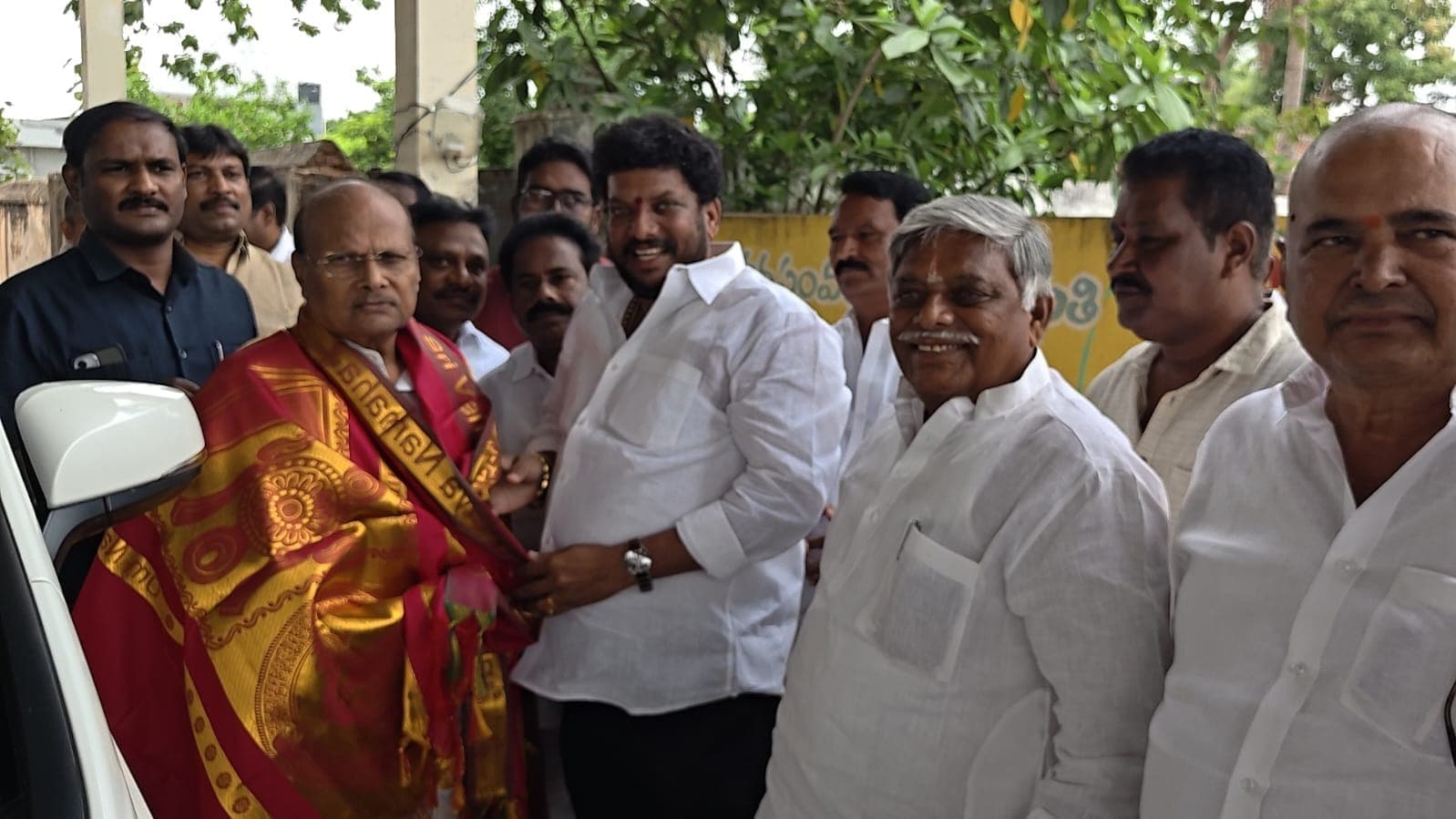 జ్యోతుల నెహ్రూతో యనమల రామకృష్ణుడు భేటీ