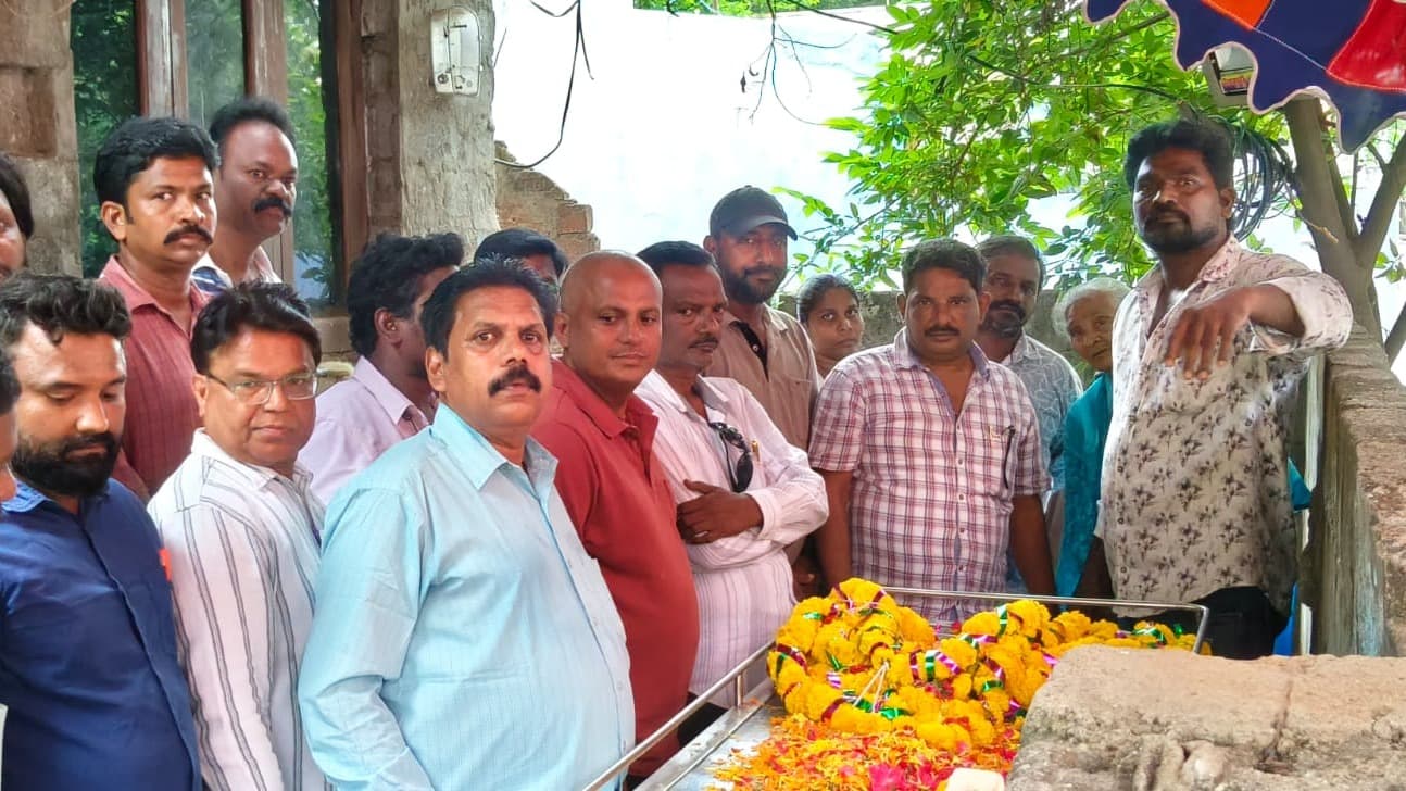 శాంసన్ రాజు తండ్రి ఆనందరావు మృతి.. నివాళులర్పించిన నేతలు