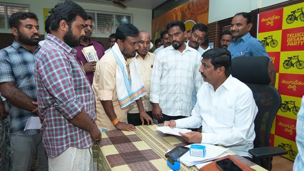 ప్రజల అర్జీలు స్వీకరించిన మంత్రి బీసీ జనార్థన్ రెడ్డి