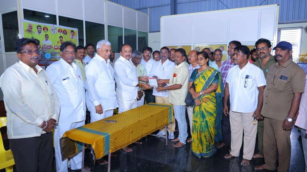 చీరాల ప్రజా దర్బార్‌లో 129కుపైగా వినతులు స్వీకరణ