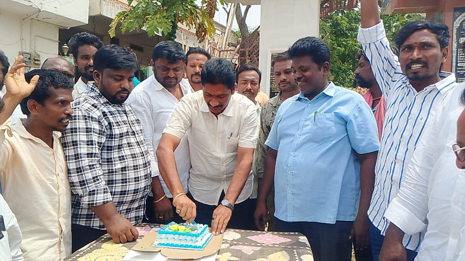 ముదినేపల్లిలో ఘనంగా ఎంపీపీ రామిశెట్టి జన్మదిన వేడుకలు