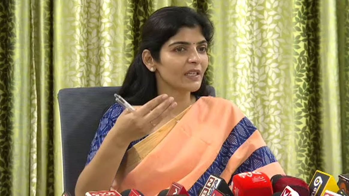 గుంటూరు మహిళపై దాడి ఘటనపై మహిళా కమిషన్ ఆరా..