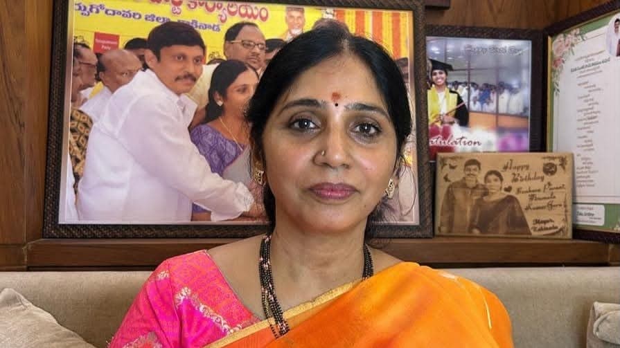 అమ్మ ఒడిపై జగన్‌కు మాట్లాడే హక్కు లేదు: సుంకర పావని