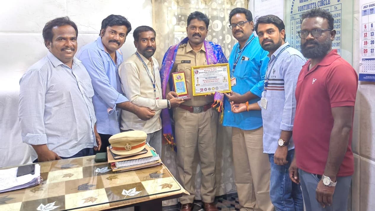 సీఐ వెంకటేశ్వర్లుకు సేవారత్న జాతీయ అవార్డు