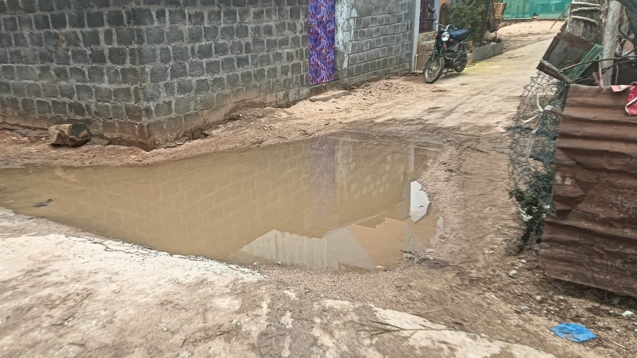 నందలూరులో వర్షపు నీటితో వీధులు జలమయం..