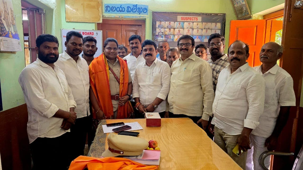 కలిగిరి నూతన ఎస్సై లతీపున్నీషాకు ఘన స్వాగతం