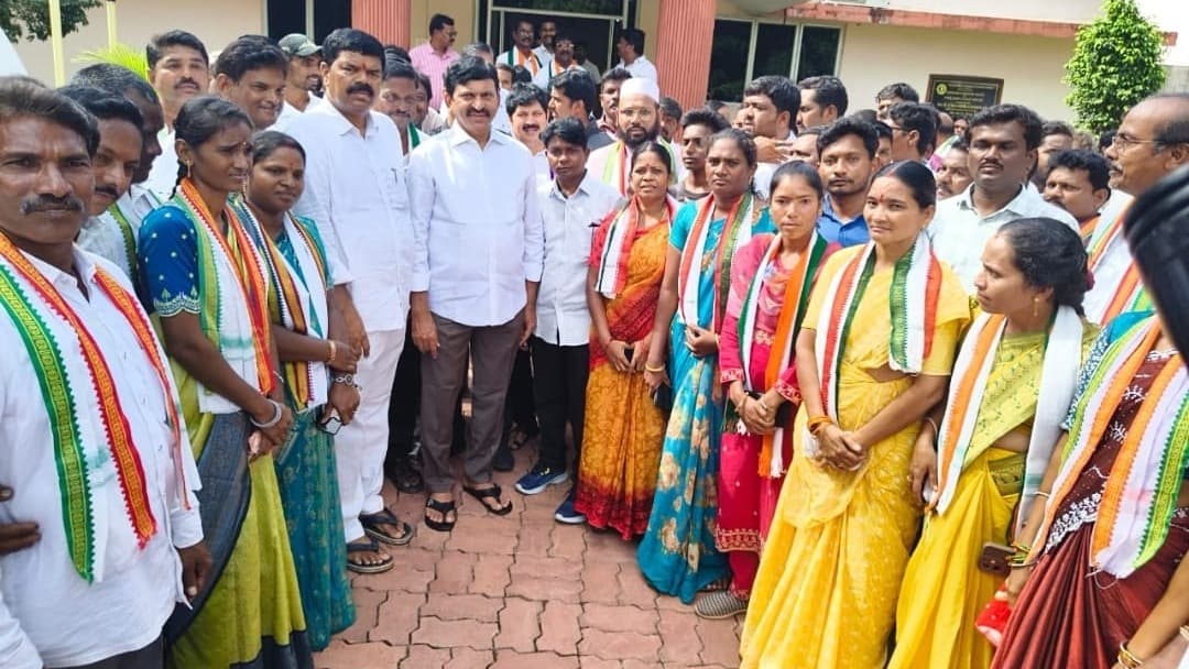 మంత్రి పొంగులేటి, ఎమ్మెల్యే పాయంను కలిసిన పినపాక నేతలు