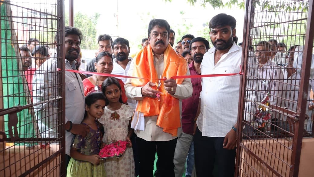 జీవీఆర్ నగర్‌లో జీఆర్టీ చికెన్ సెంటర్ ప్రారంభించిన బొండా ఉమ