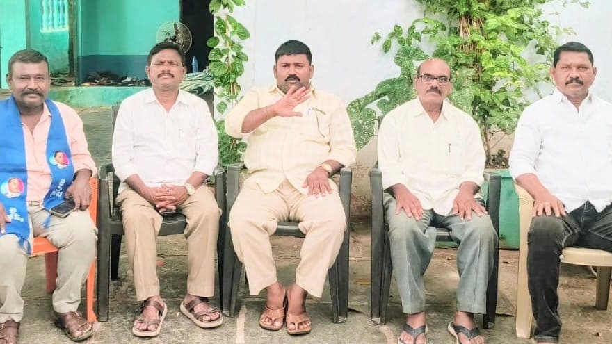 ఎస్సీ స్మశాన వాటిక అభివృద్ధికి మున్సిపల్ కార్యాలయం ముట్టడి!