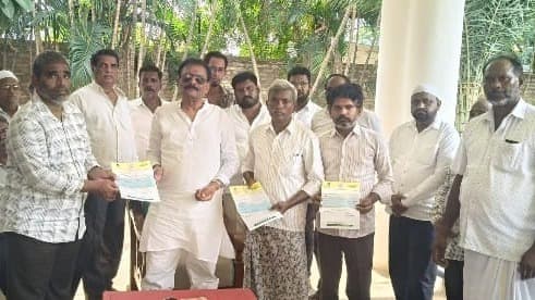 బాధితులకు సీఎం సహాయ నిధి చెక్కులు అందించిన బైరెడ్డి